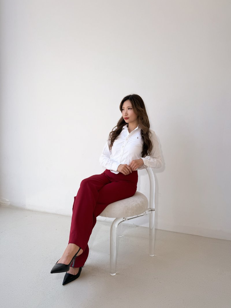 Stephanie, founder of Besa Weddings, seated portrait